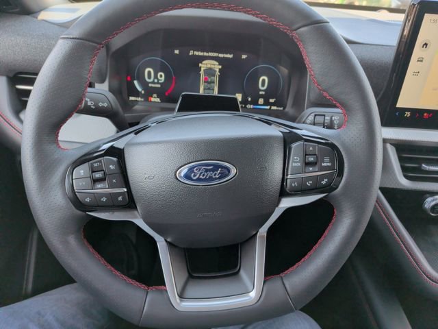 Used 2025 Ford Explorer ST-Line image 18