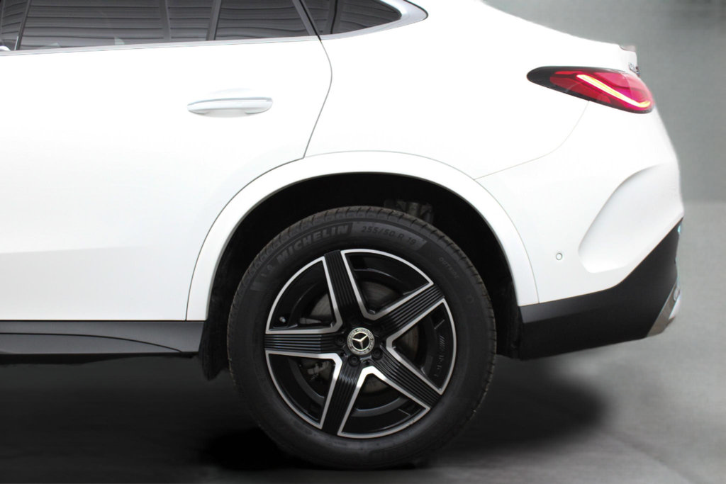 Used 2025 Mercedes-Benz GLC 300 4MATIC image 8
