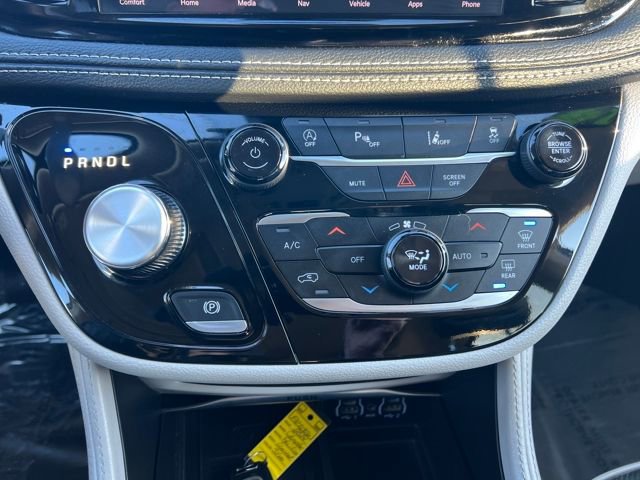 Used 2024 Chrysler Pacifica Limited image 29