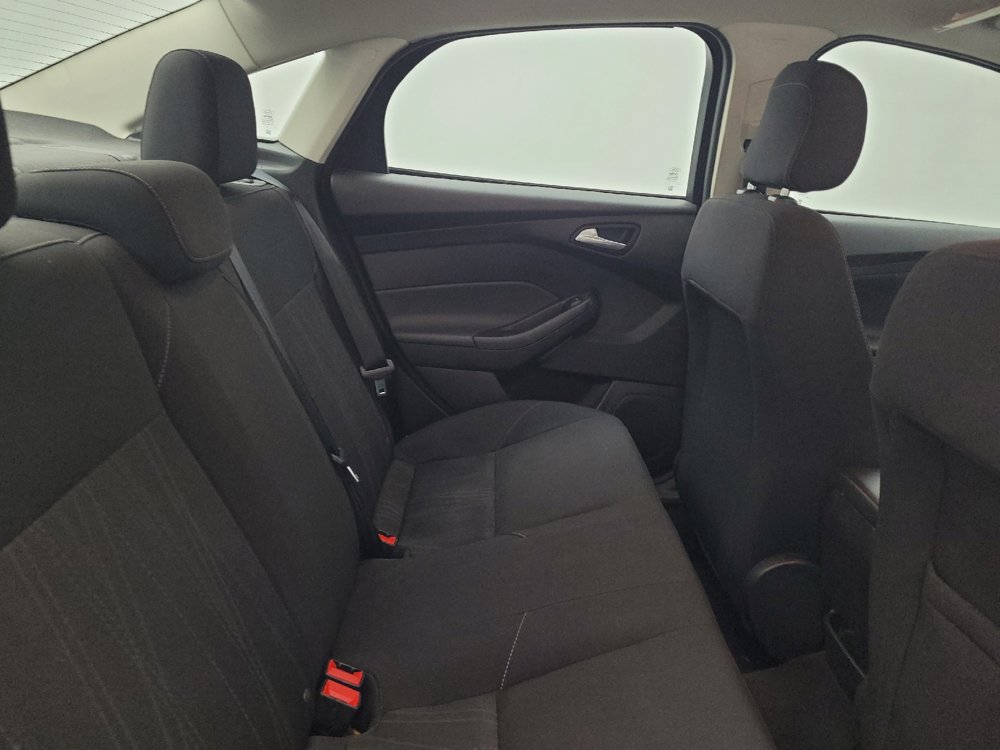 Used 2018 Ford Focus SE w/ SE Appearance Package FWD image 19