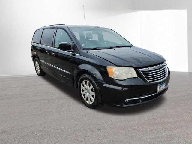 Used 2013 Chrysler Town & Country Touring image 3