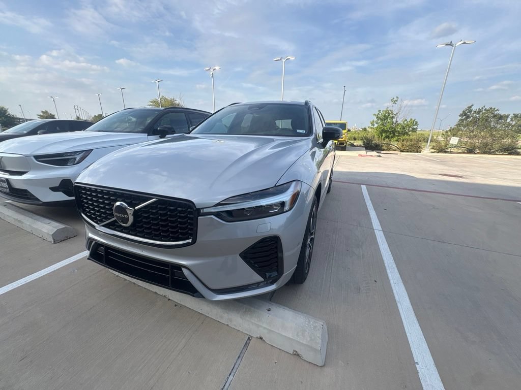 Used 2024 Volvo XC60 B5 Ultimate w/ Protection Package Premier AWD/4WD image 3