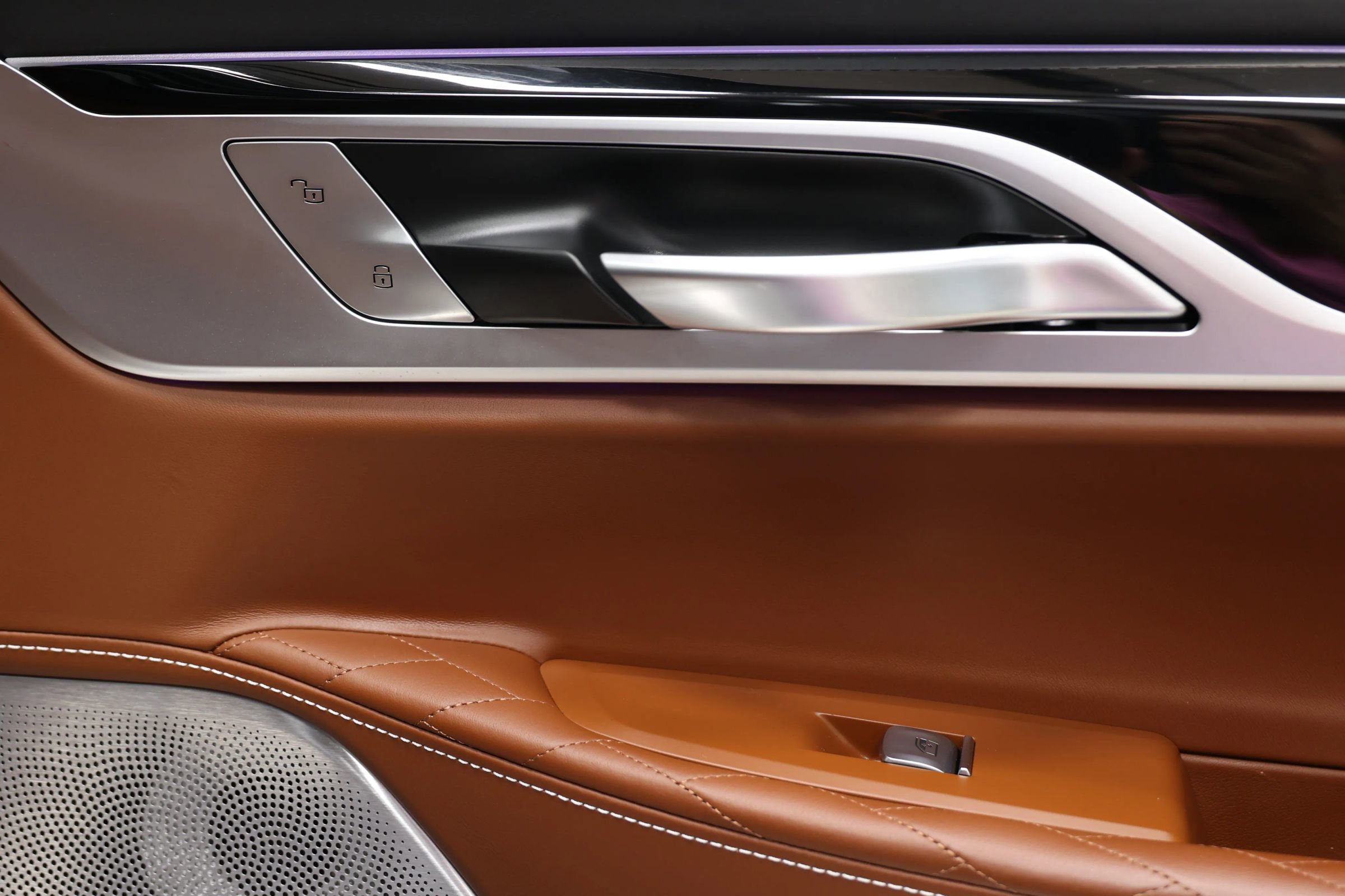 Used 2022 BMW M760i xDrive w/ Luxury Rear Seating Package image 90