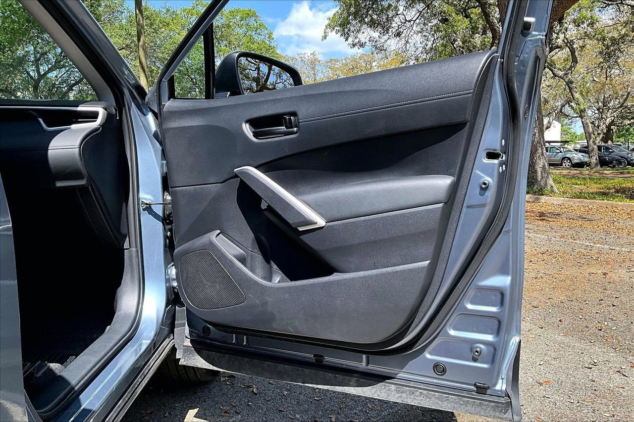 Used 2024 Toyota Corolla Cross LE w/ Moonroof Package image 29