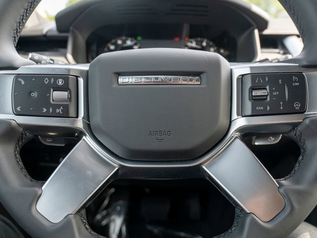 New 2025 Land Rover Discovery S image 14