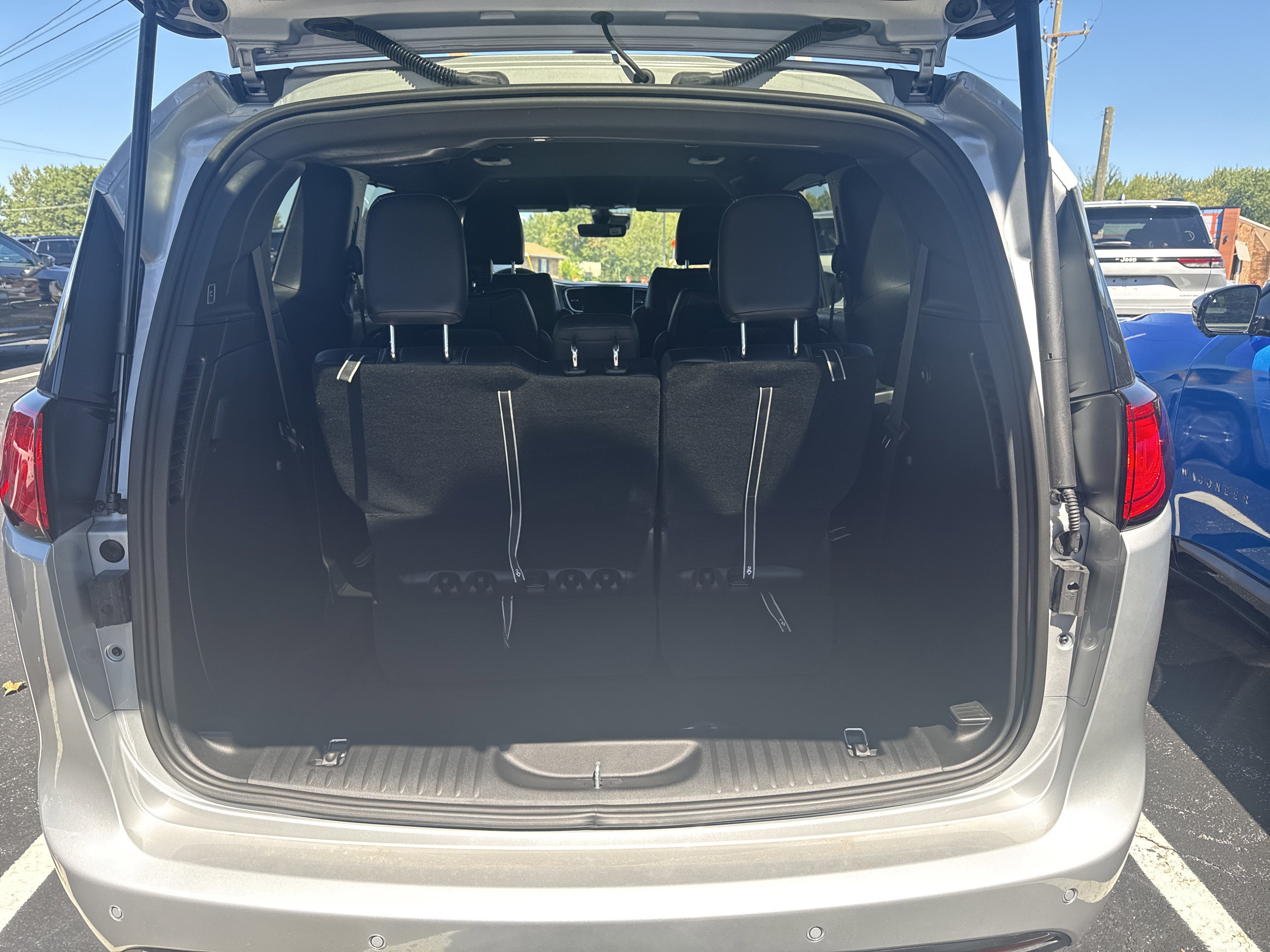 New 2026 Chrysler Voyager LX image 9