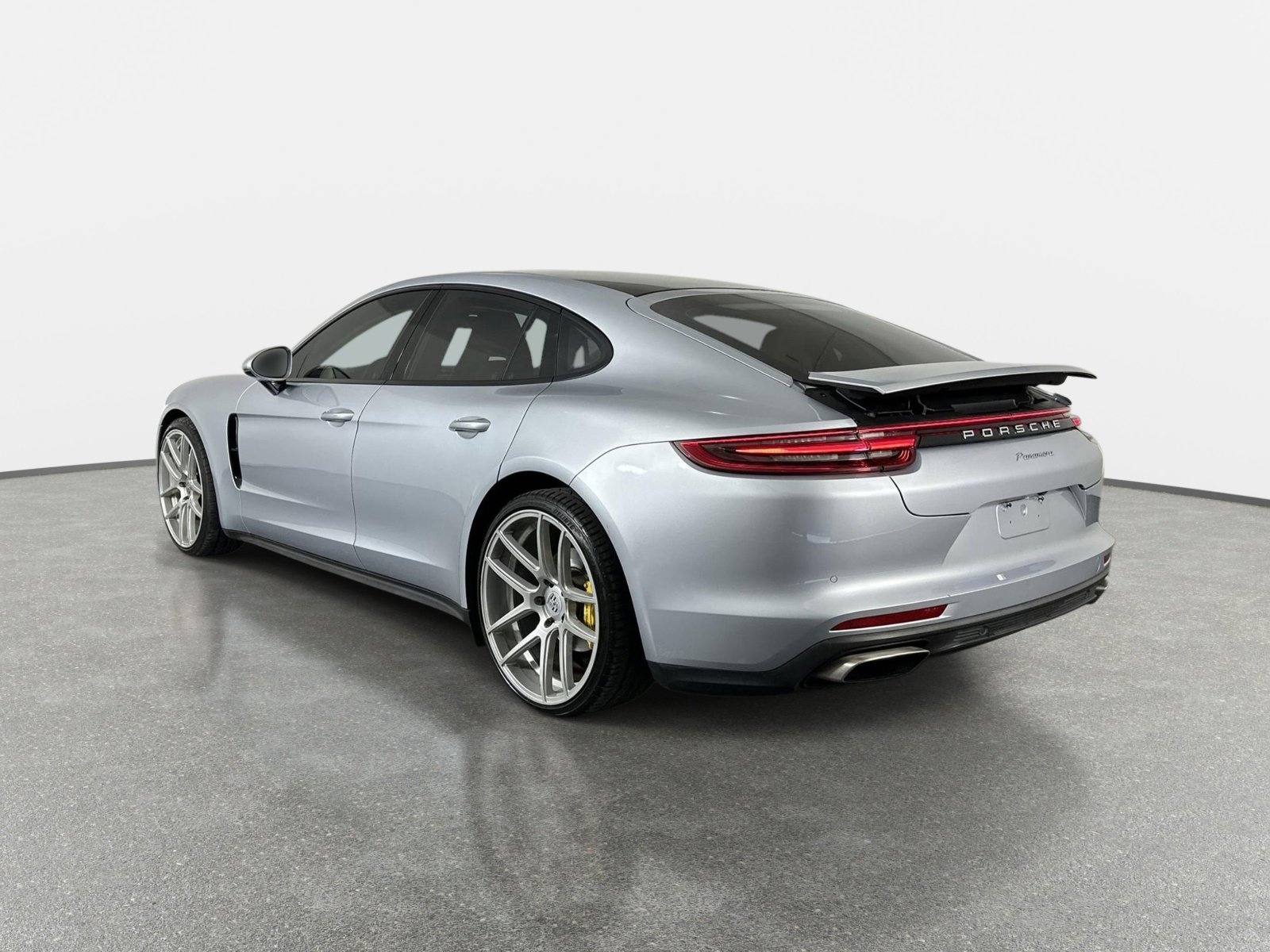 Used 2018 Porsche Panamera 4 image 6