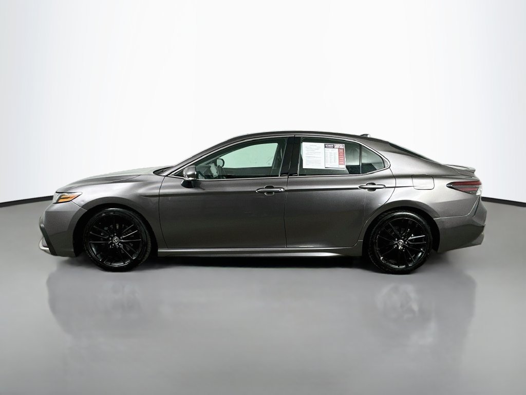 Used 2022 Toyota Camry XSE FWD image 5