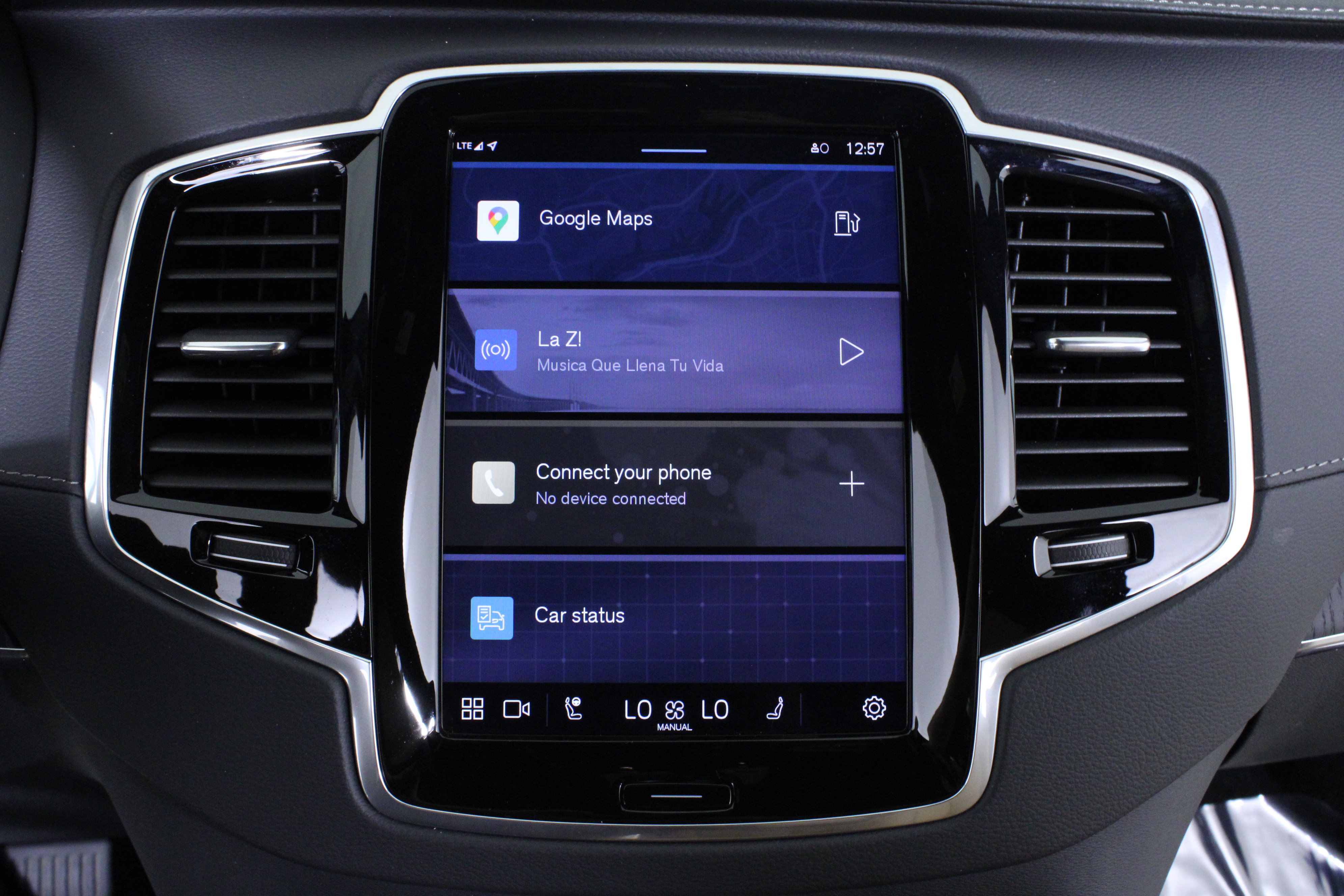 Used 2025 Volvo XC90 B6 Ultra w/ Protection Package Premier image 26