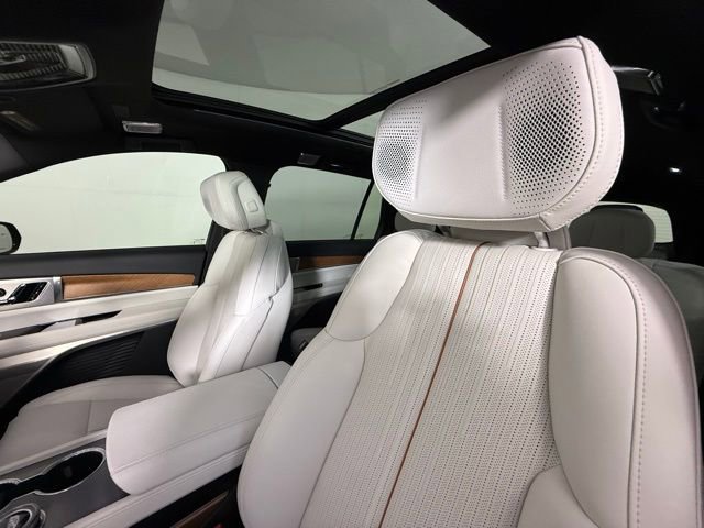 New 2026 Cadillac Vistiq Luxury image 7