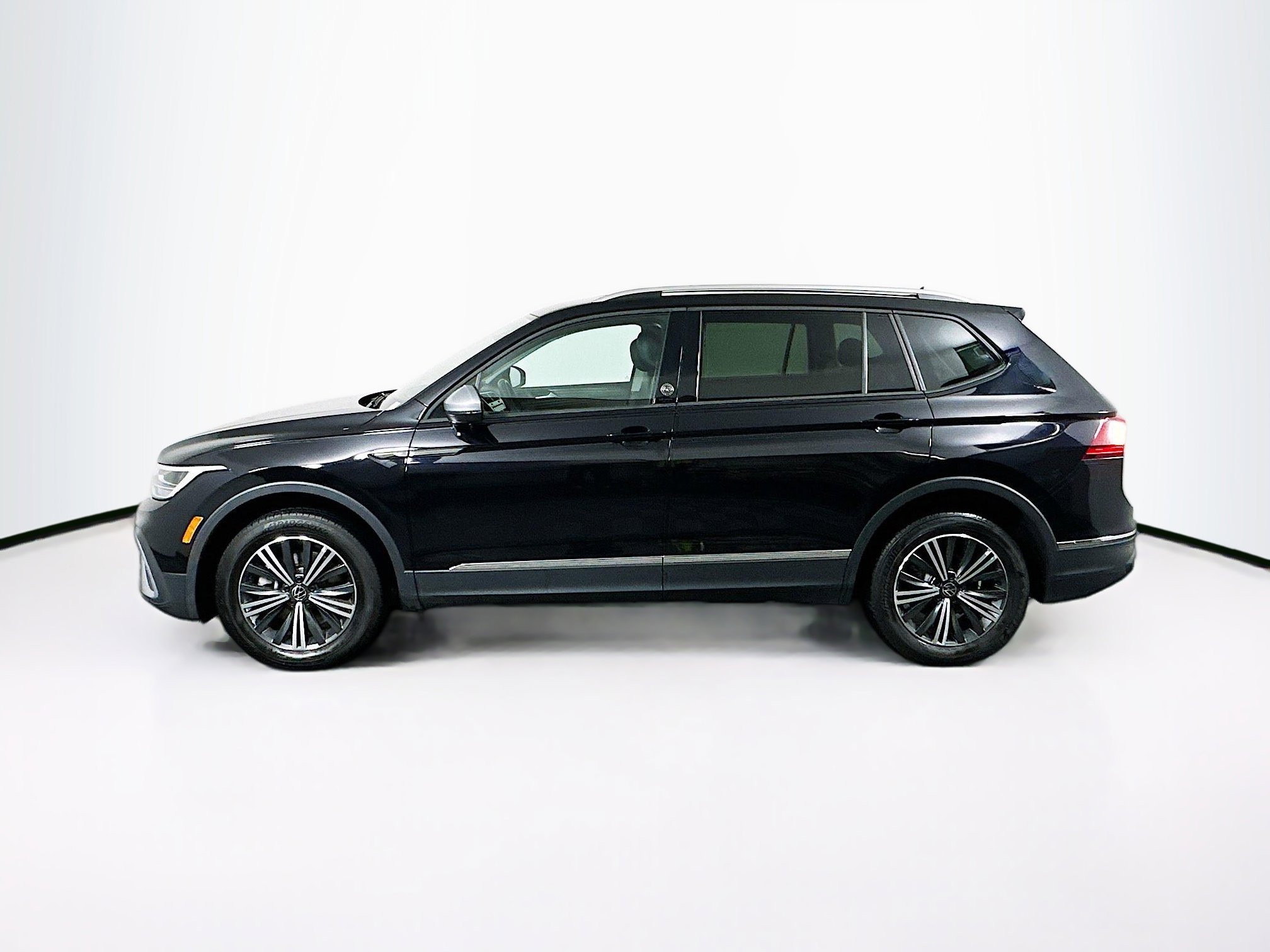 Used 2024 Volkswagen Tiguan Wolfsburg Edition image 4
