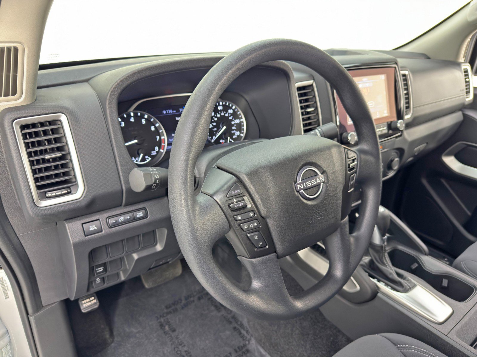 Used 2022 Nissan Frontier SV image 11