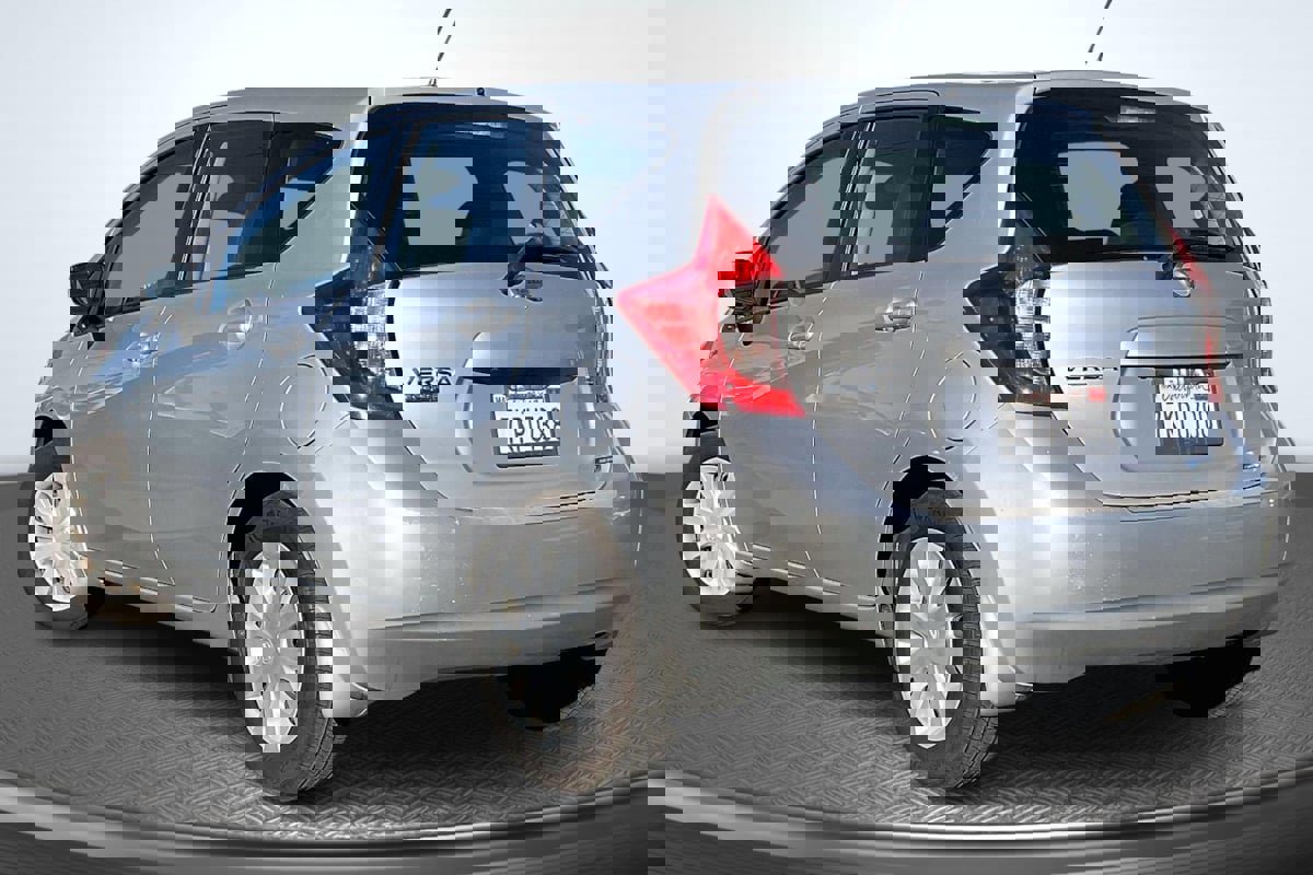 Used 2015 Nissan Versa Note SV w/ SV Convenience Package image 2