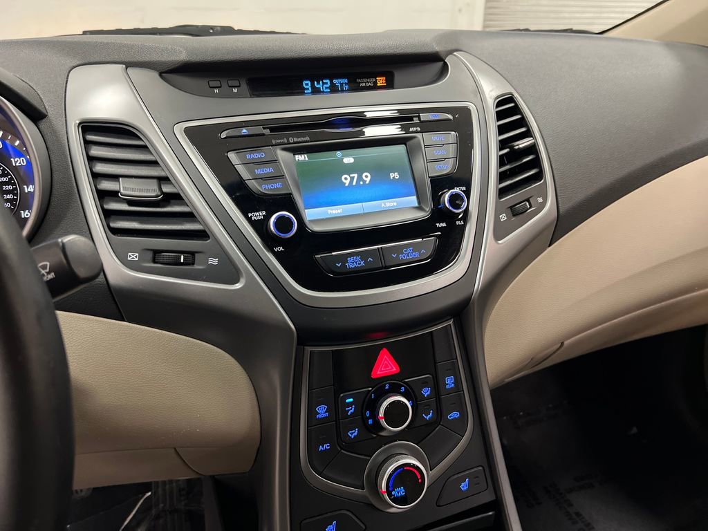 Used 2015 Hyundai Elantra Limited FWD image 19
