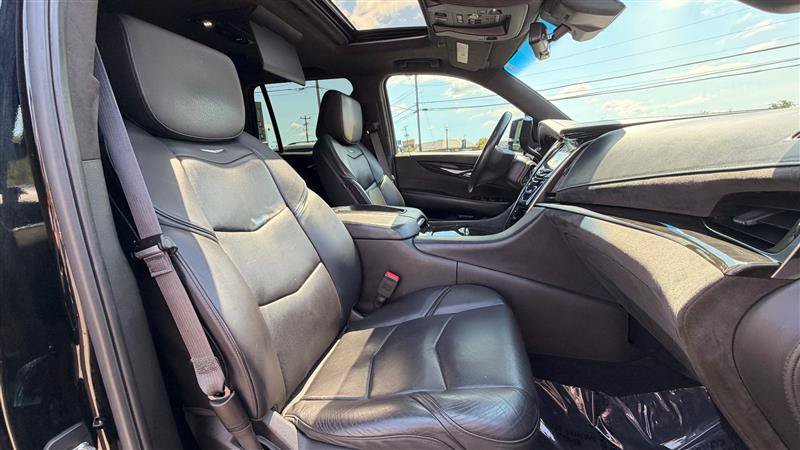 Used 2017 Cadillac Escalade Platinum AWD/4WD image 39