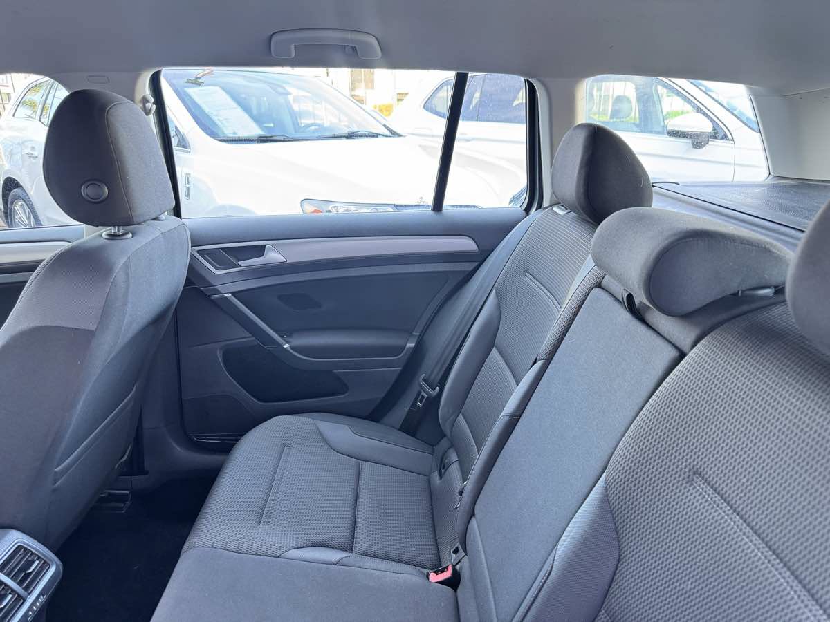Used 2016 Volkswagen Golf S FWD image 28