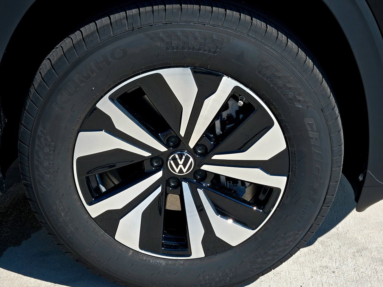 New 2026 Volkswagen Atlas SE image 8
