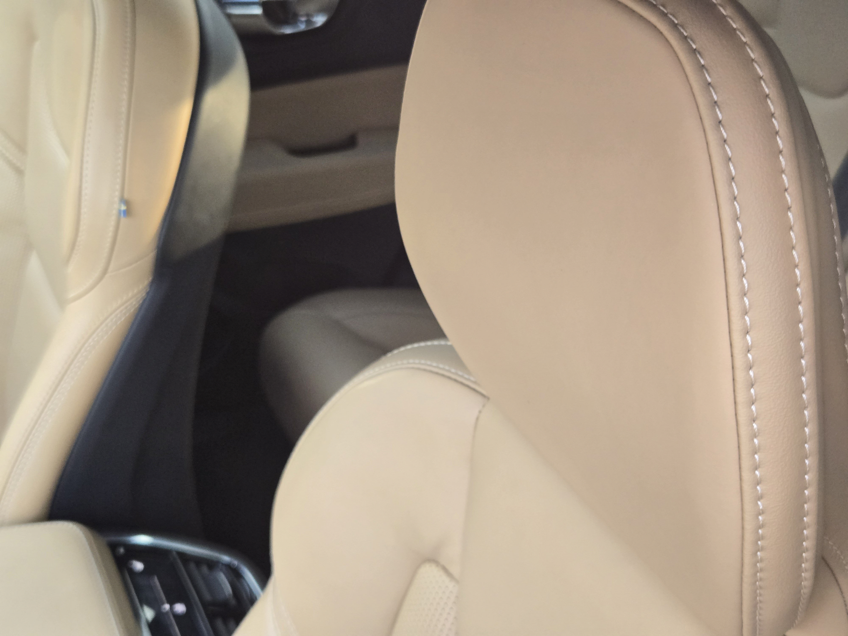 Used 2022 Volvo XC60 B5 Inscription w/ Advanced Package AWD/4WD image 11