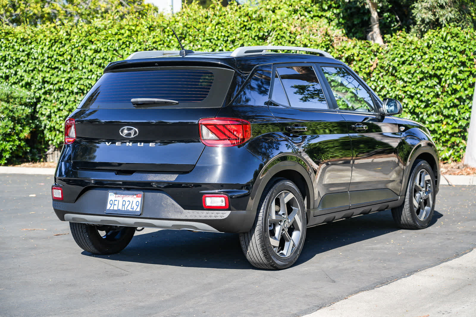 Used 2023 Hyundai Venue SEL image 6