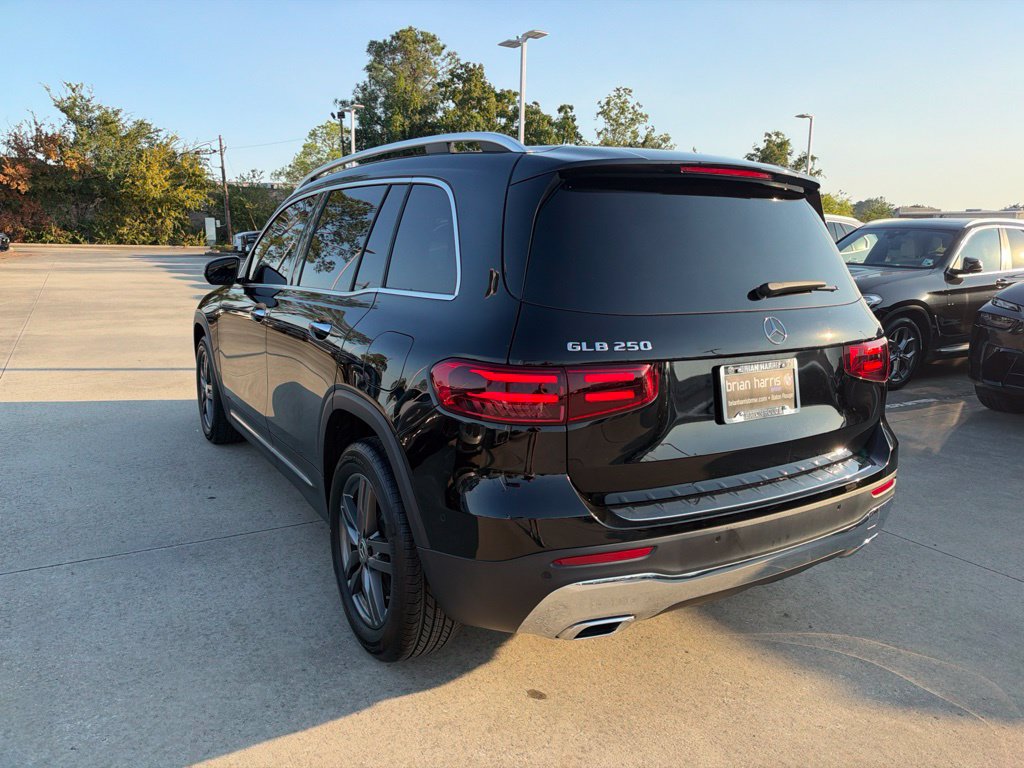 Used 2025 Mercedes-Benz GLB 250 image 3