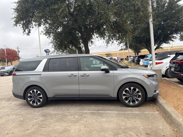 Certified 2024 Kia Carnival EX image 2