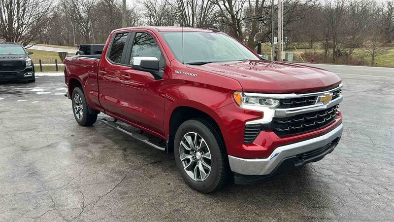 Used 2023 Chevrolet Silverado 1500 LT image 3