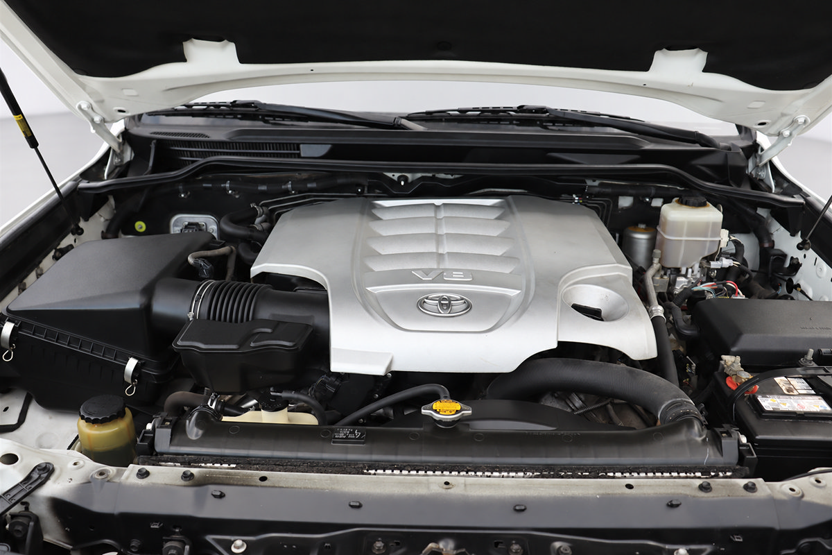 Used 2015 Toyota Land Cruiser AWD/4WD image 42
