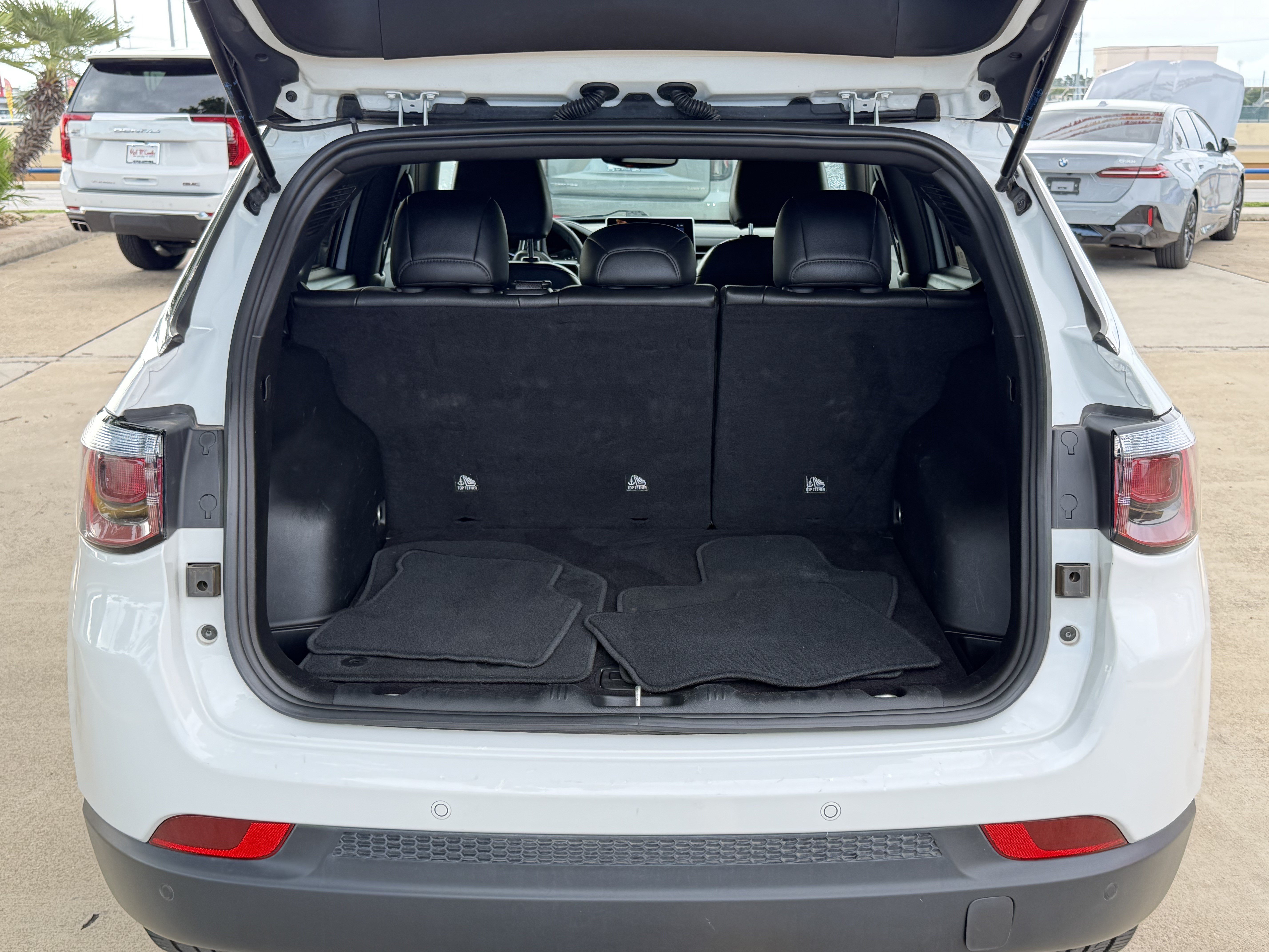 Used 2025 Jeep Compass Limited AWD/4WD image 10