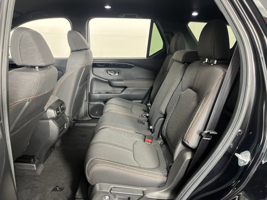 Certified 2025 Honda Pilot Sport image 19