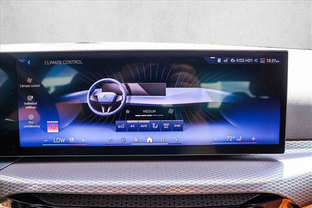 Certified 2025 BMW 330i xDrive Sedan w/ Convenience Package image 18