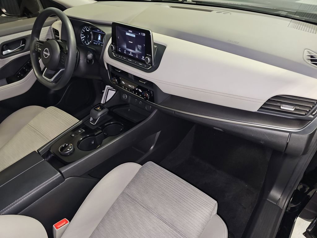 Used 2023 Nissan Rogue SV image 16