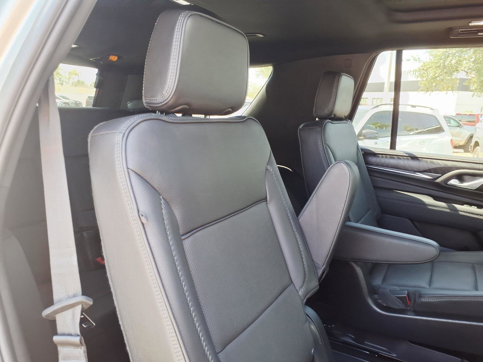 Used 2024 GMC Yukon Denali w/ Advanced Technology Package AWD/4WD image 14