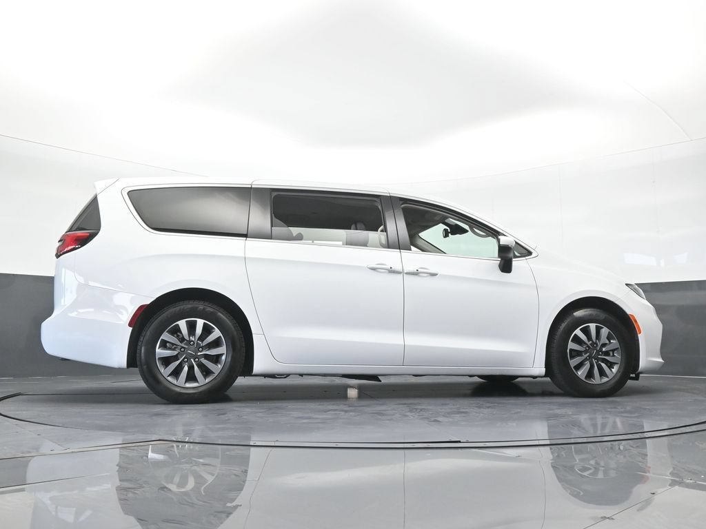 Used 2023 Chrysler Pacifica Touring-L FWD image 62