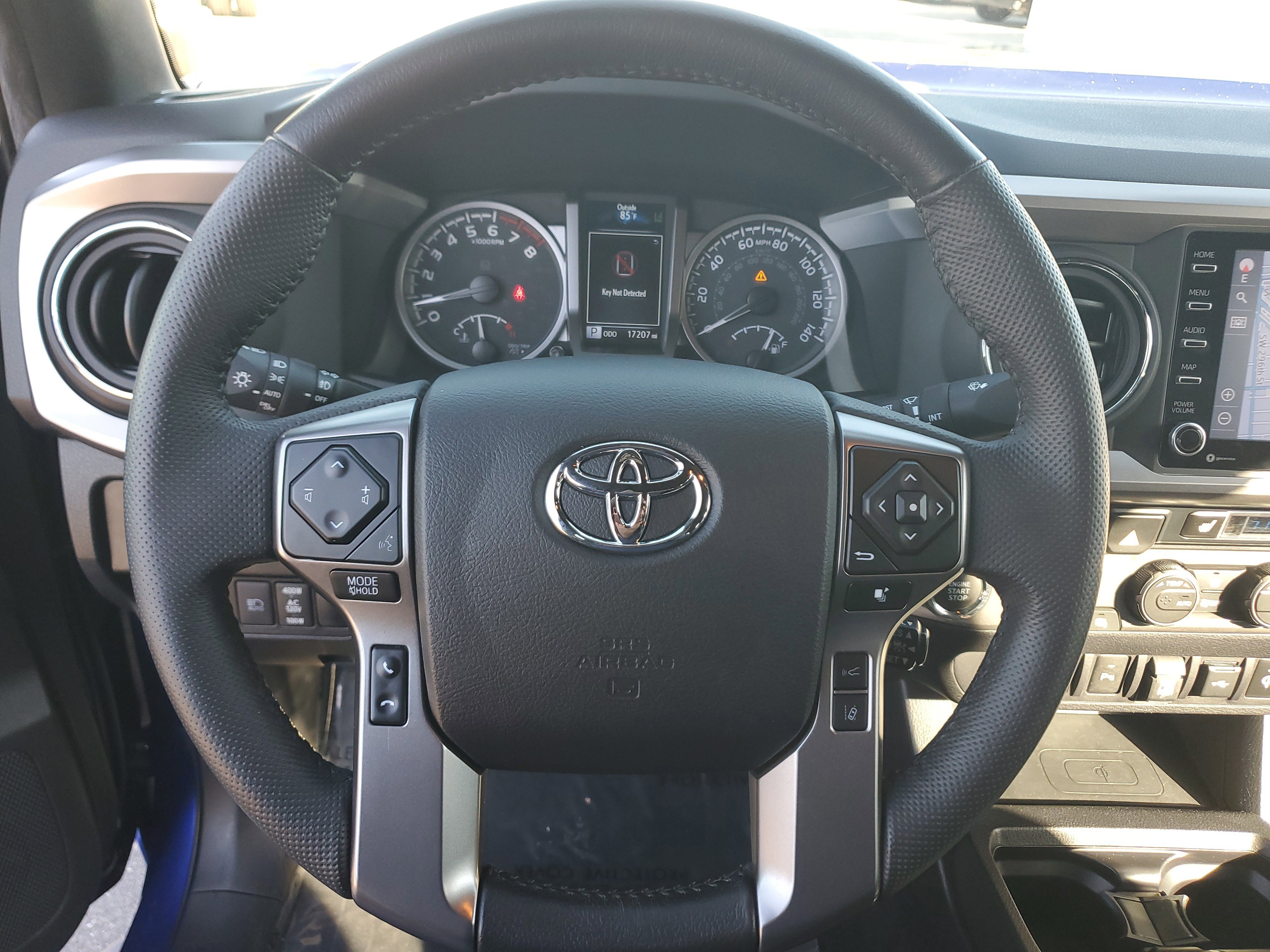 Used 2022 Toyota Tacoma Limited image 20
