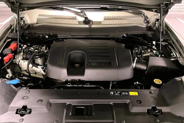 Certified 2025 Land Rover Defender 130 X-Dynamic SE AWD/4WD image 9