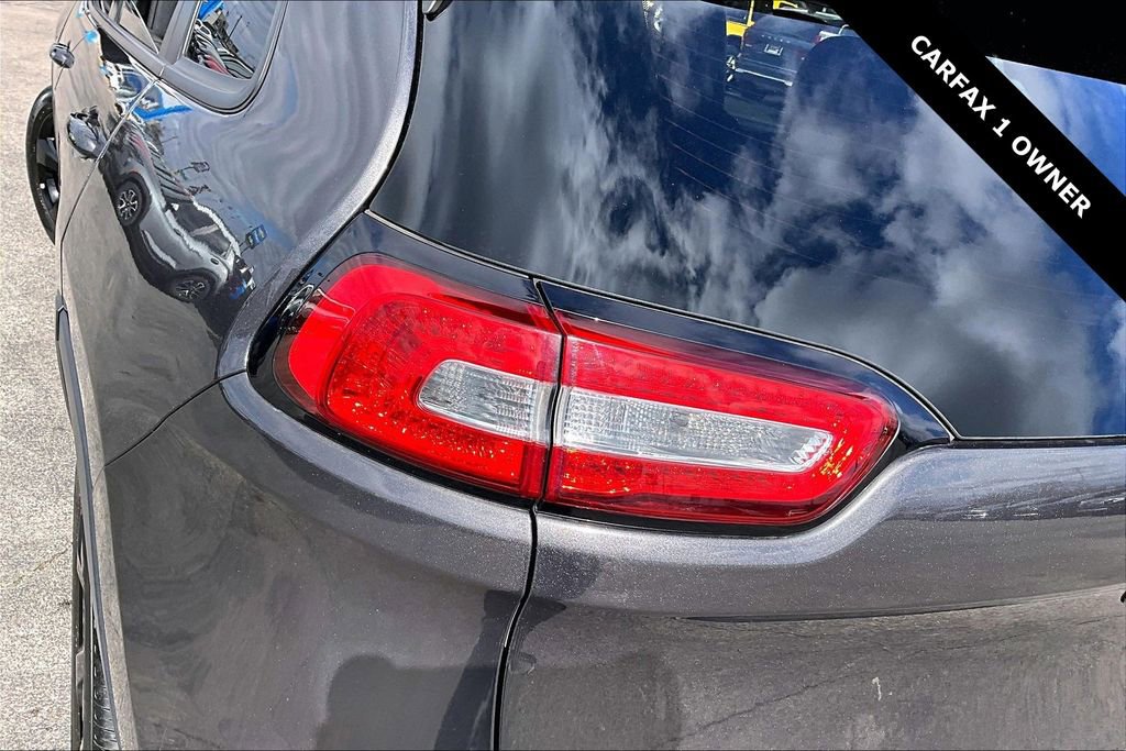 Used 2018 Jeep Cherokee Latitude w/ Altitude Package image 22