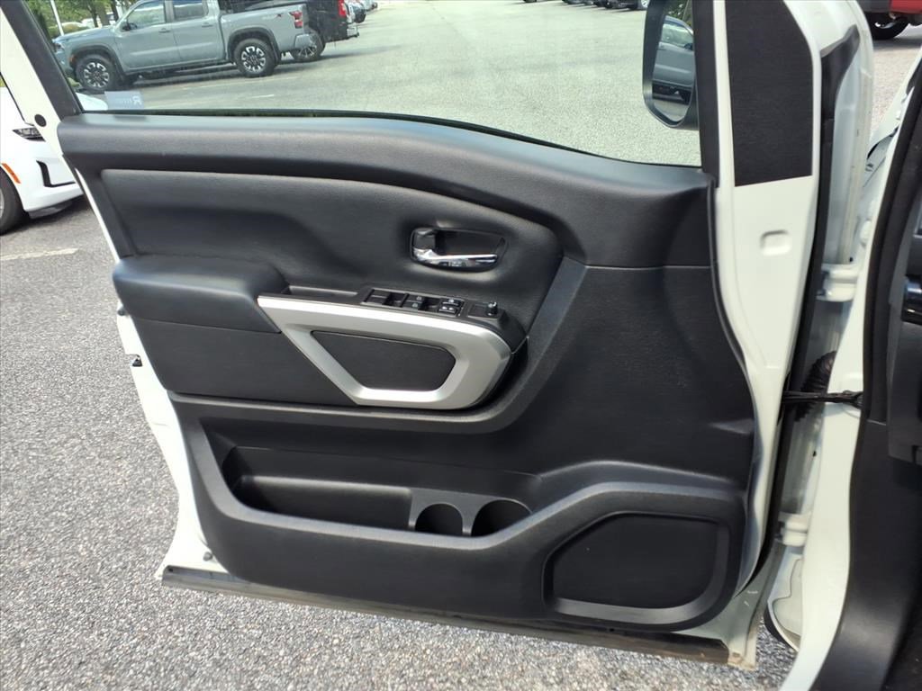Used 2022 Nissan Titan SV w/ Accessory Utility Package image 16