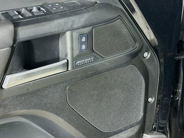 Certified 2025 Land Rover Defender 130 X-Dynamic SE AWD/4WD image 21