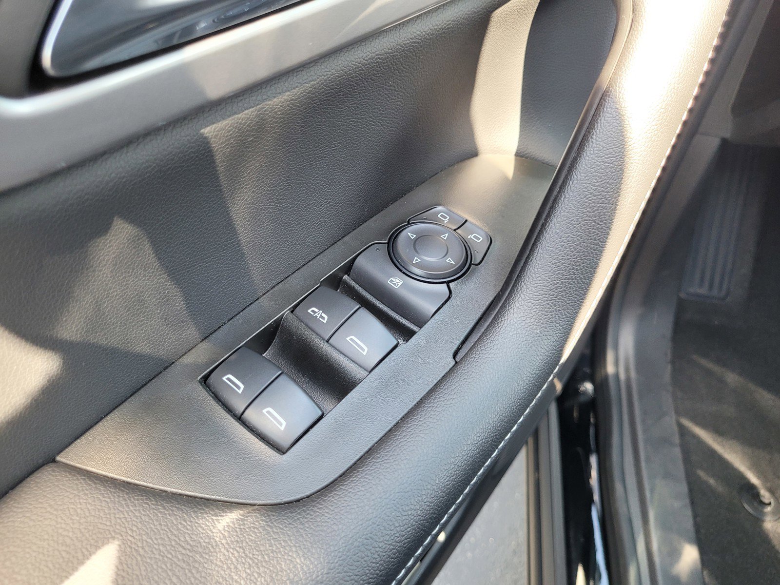 Used 2025 Chevrolet Blazer LT AWD/4WD image 26