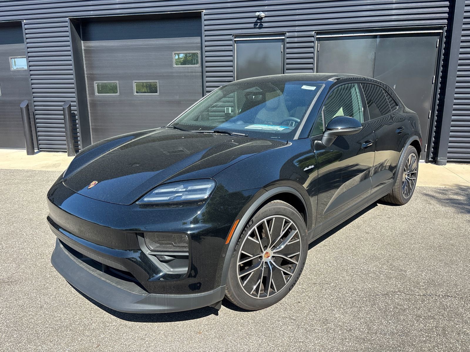Used 2025 Porsche Macan Electric RWD image 1