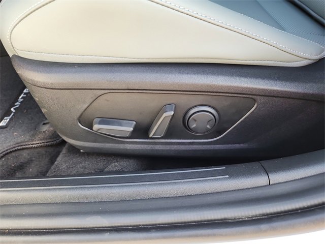 New 2025 Hyundai Elantra Limited image 17