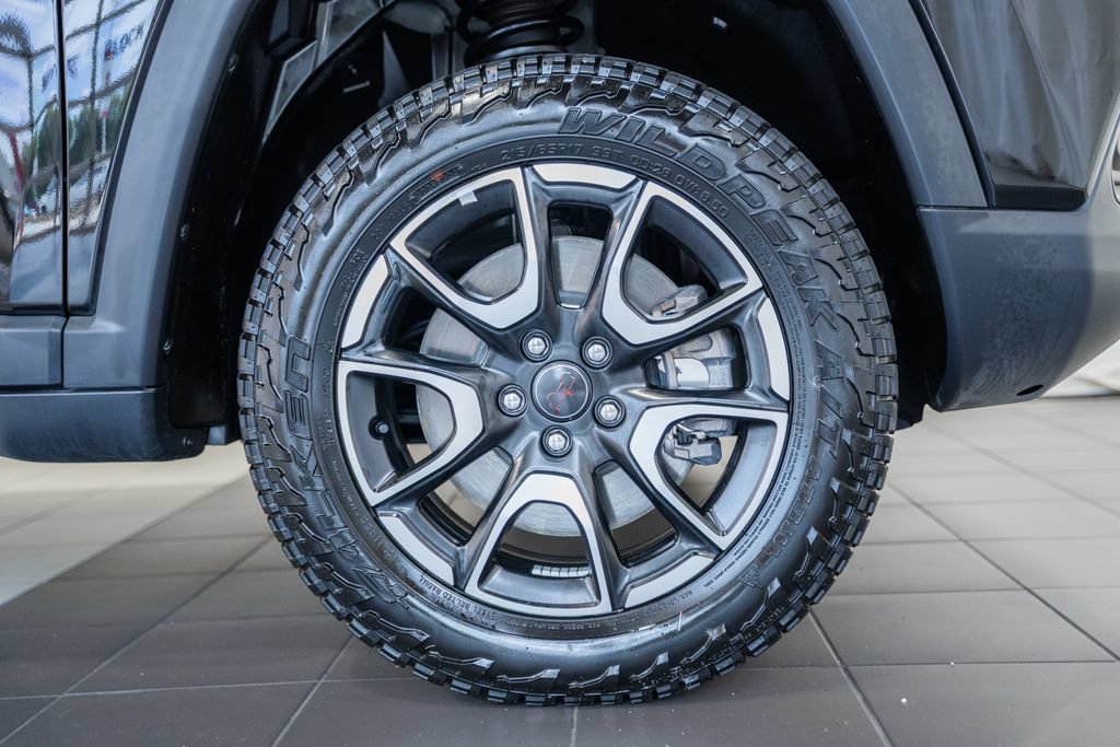 Certified 2025 Jeep Compass Trailhawk AWD/4WD image 12