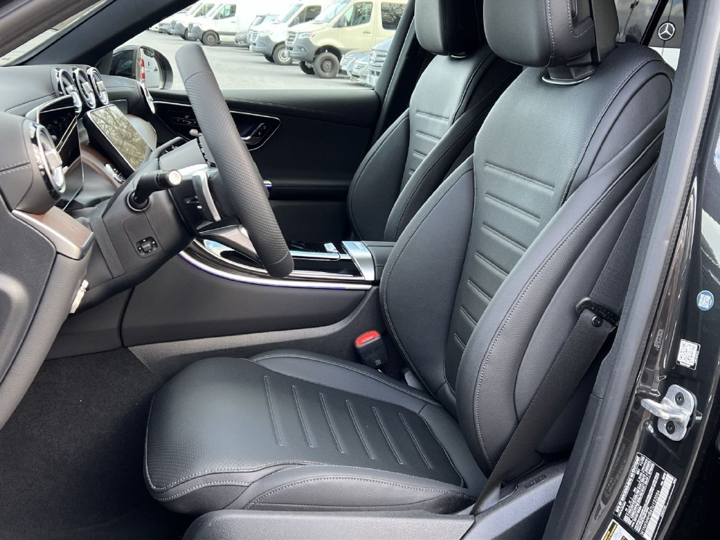 Used 2026 Mercedes-Benz GLC 300 4MATIC image 11