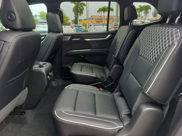 Used 2024 GMC Acadia Denali w/ Super Cruise Package image 9