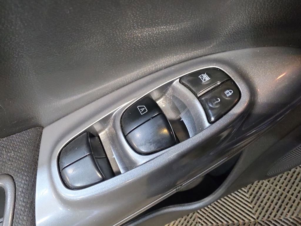 Used 2015 Nissan Juke S image 15