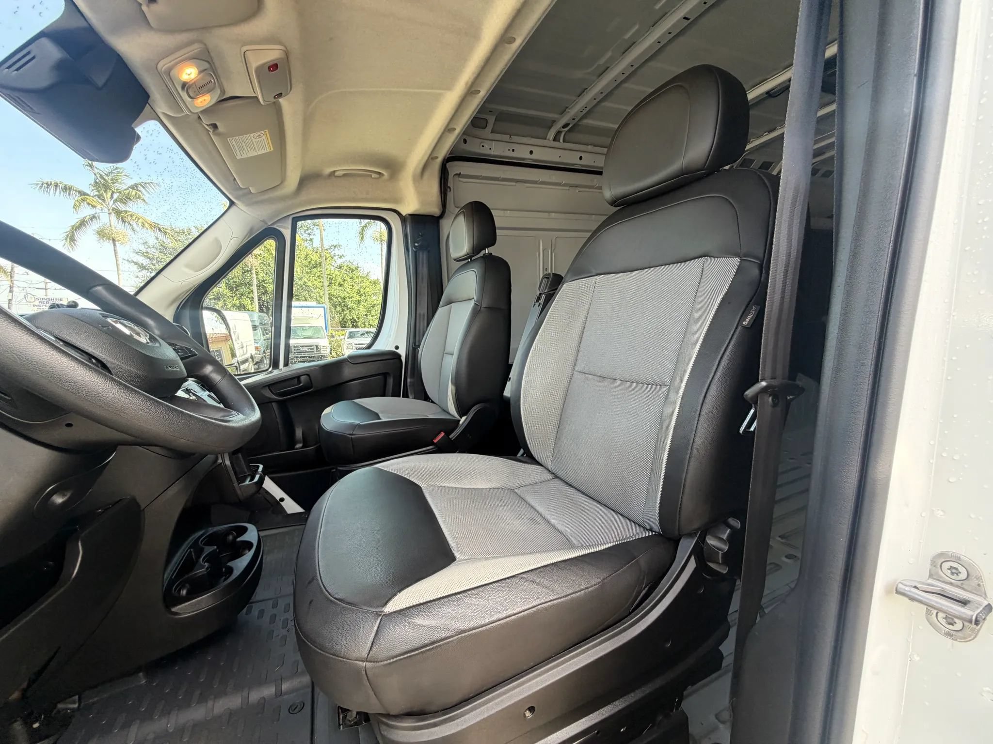 Used 2025 RAM ProMaster 2500 w/ Convenience Group FWD image 16