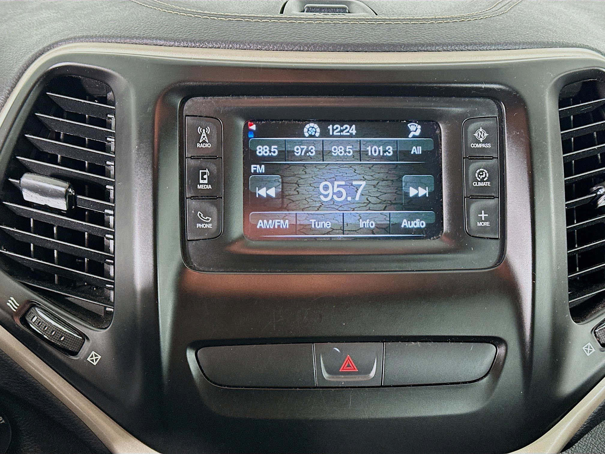 Used 2017 Jeep Cherokee Latitude w/ Cold Weather Group image 19