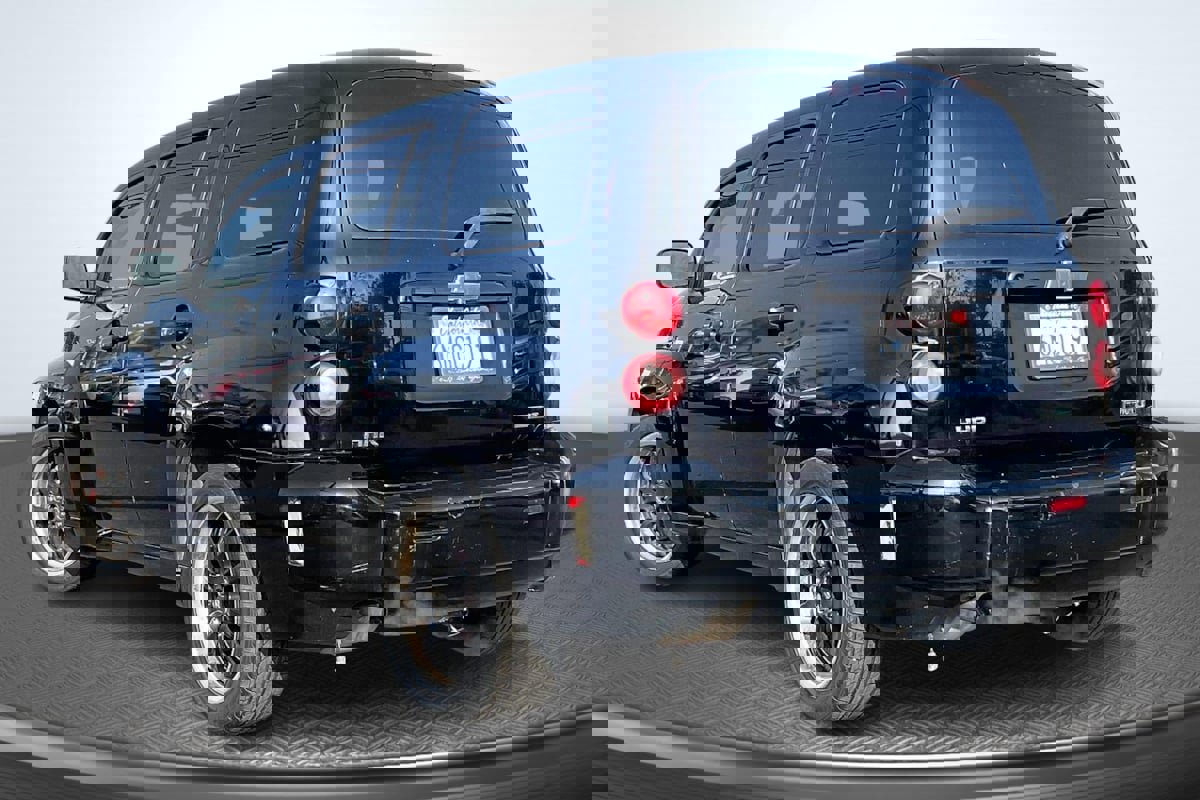 Used 2010 Chevrolet HHR LT image 2