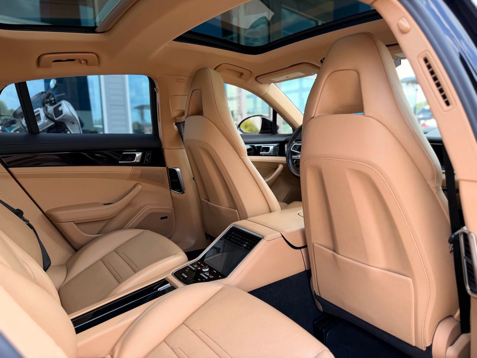 Used 2018 Porsche Panamera 4 AWD/4WD image 34