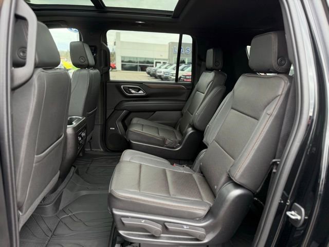 Used 2023 Chevrolet Suburban High Country AWD/4WD image 19